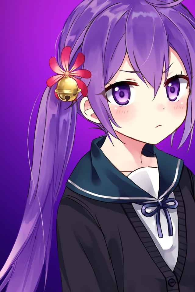 Девушка аниме с фиолетовыми волосами 
