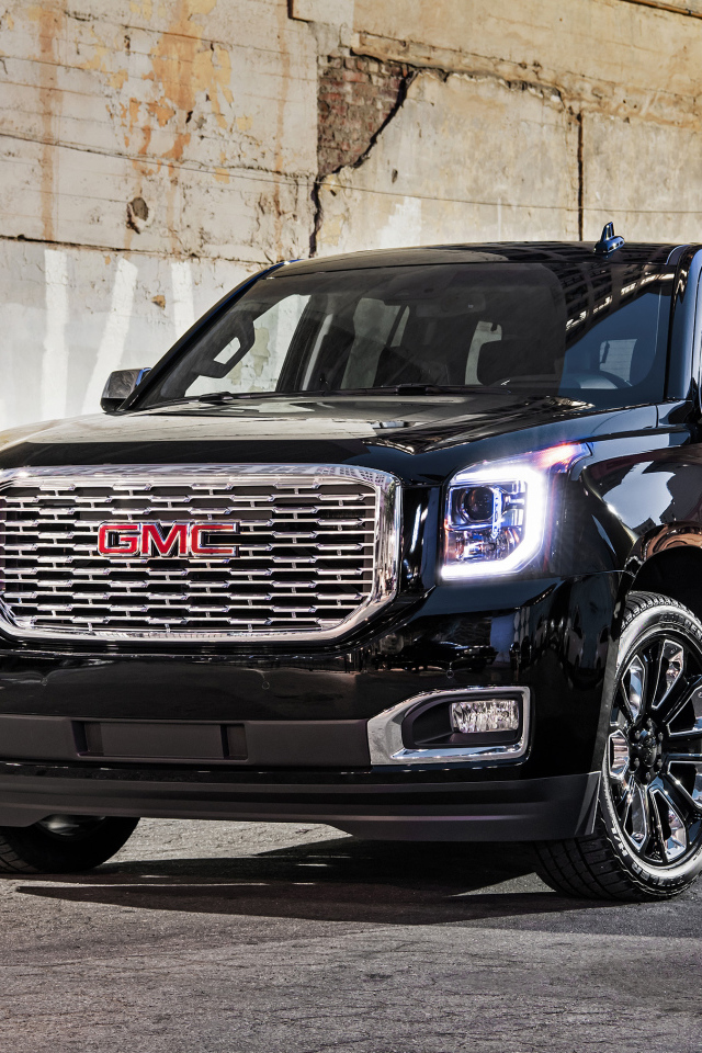 Большой внедорожник GMC Yukon Denali Ultimate Black, 2018
