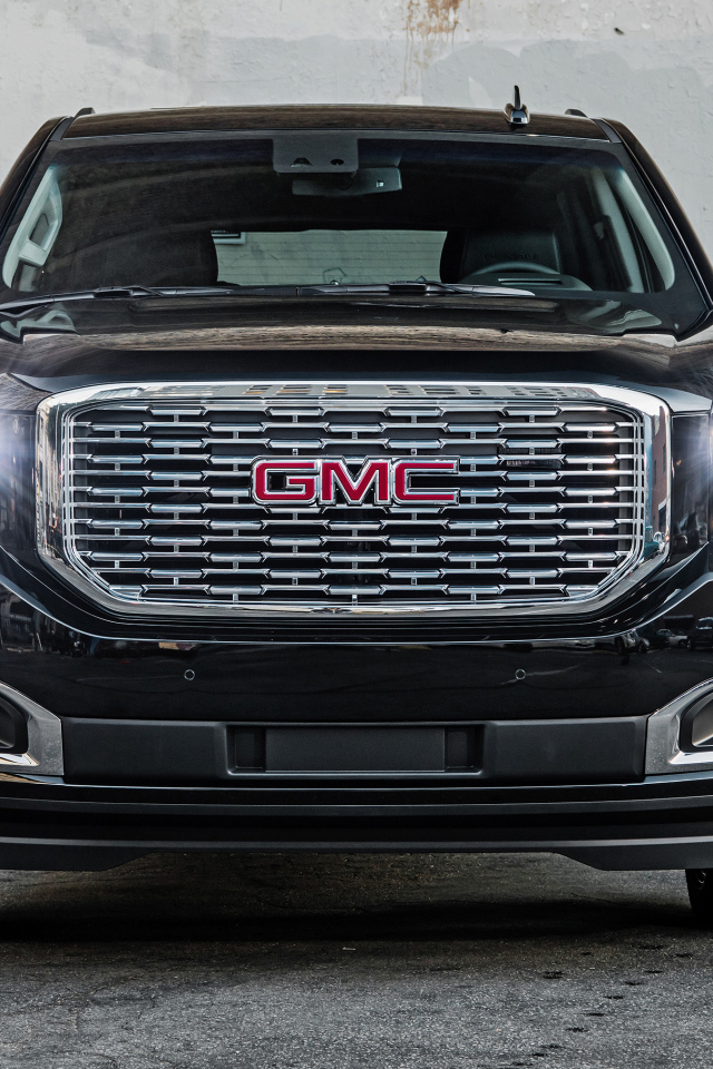 Черный автомобиль GMC Yukon Denali Ultimate, 2018 вид спереди