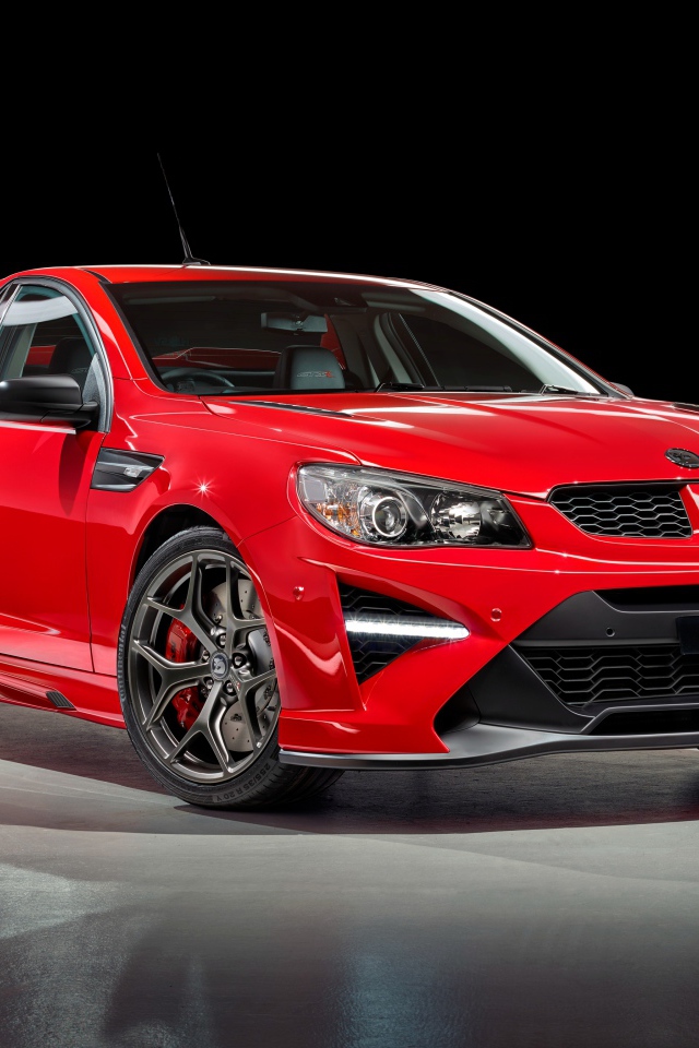 Красный HSV GTSR Maloo, 2017 на черном фоне 