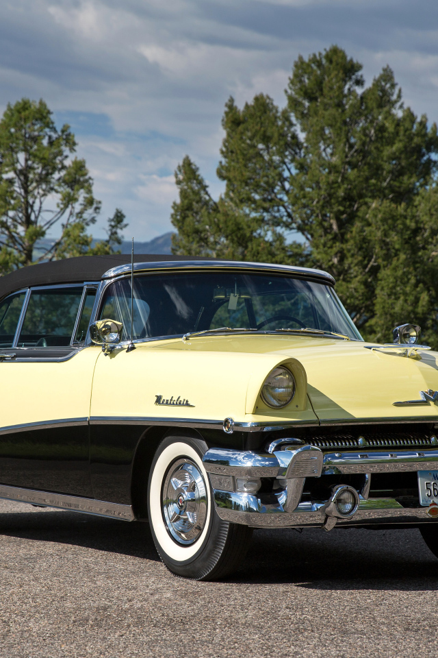 Ретро автомобиль Mercury Montclair Convertible 1956 года