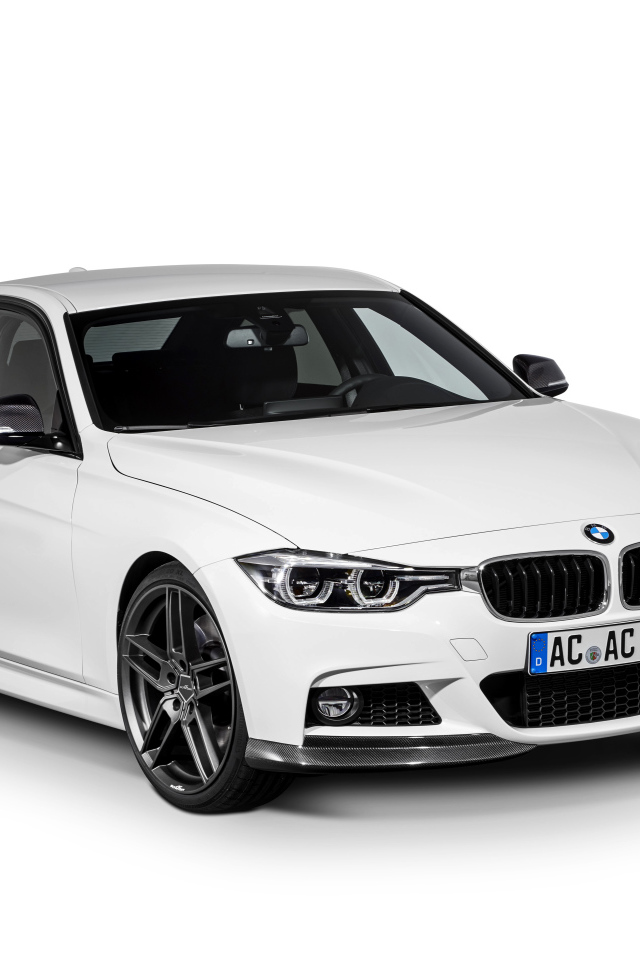 Белый автомобиль BMW 3 Series, 2017 