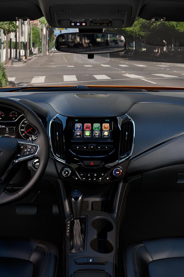 Черный кожаный салон Chevrolet Cruze 2017 хэтчбек