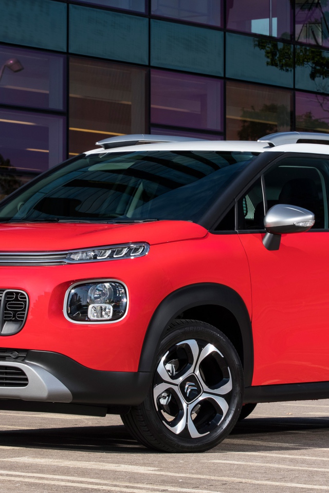 Красный кроссовер Citroen C3 Aircross, 2017
