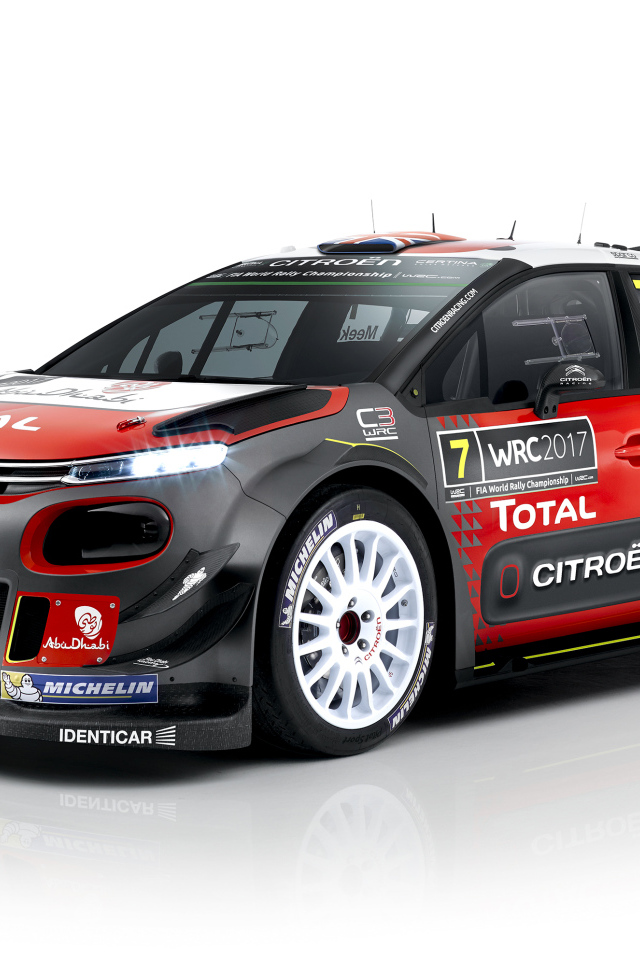 Тюнингованный Citroen C3 WRC, 2017 года на белом фоне  