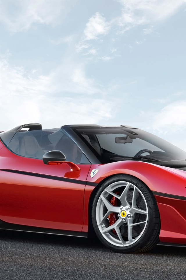 Красный спортивный автомобиль Ferrari J50