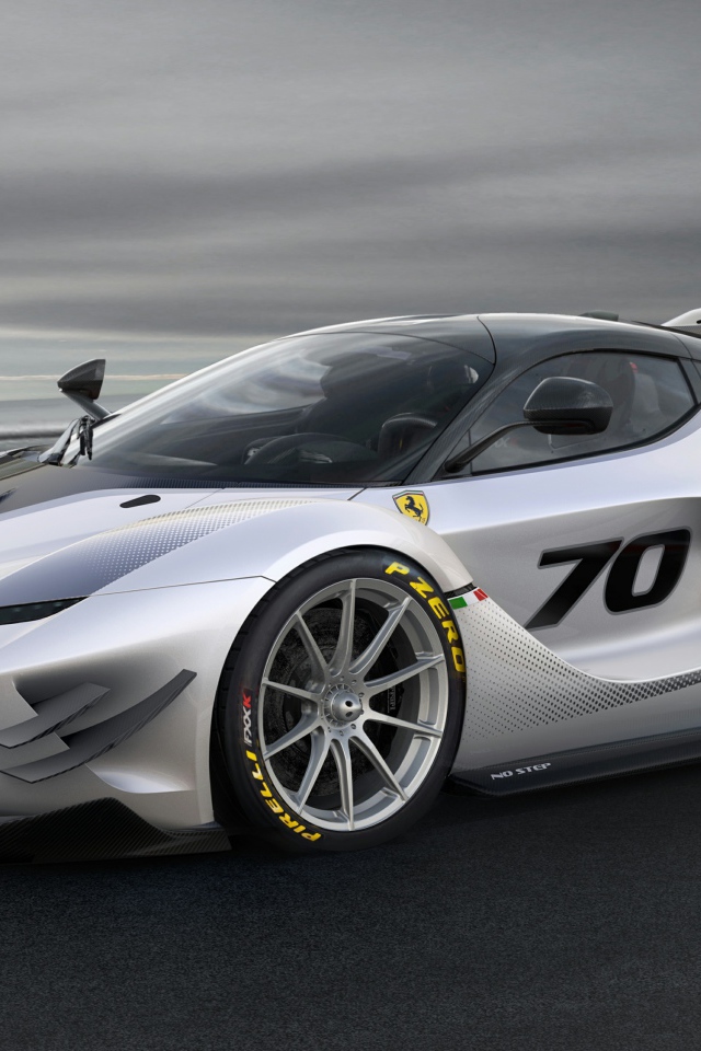 Спортивный автомобиль  Ferrari FXX-K Evo, 2018 вид сбоку