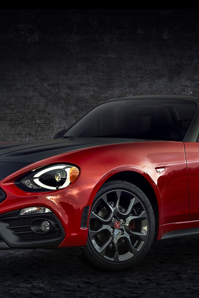 Красный кабриолет Fiat 124 Spider Abarth, 2017