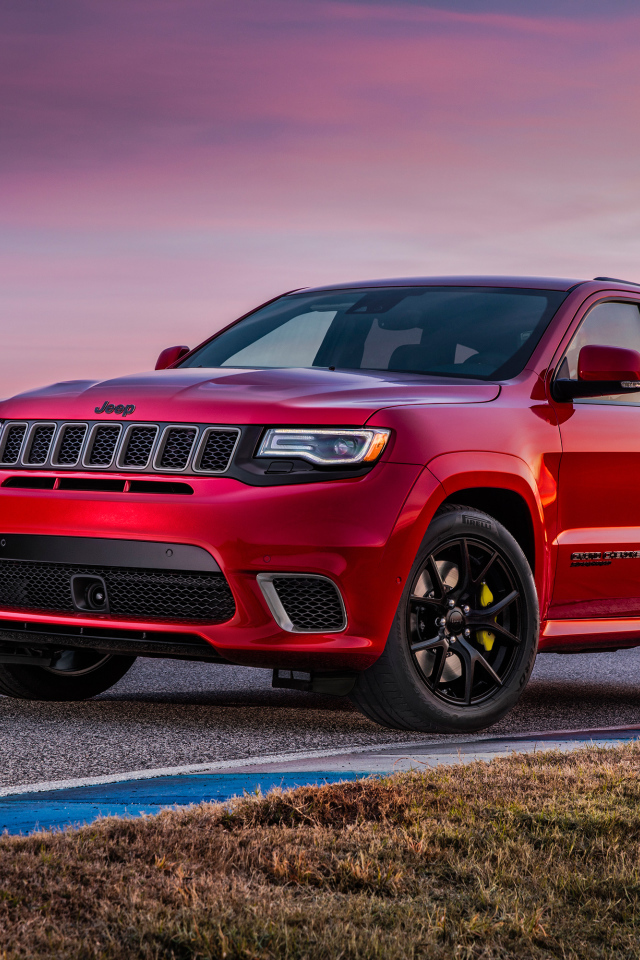 Красный автомобиль  Jeep Grand Cherokee Trackhawk, 2018 