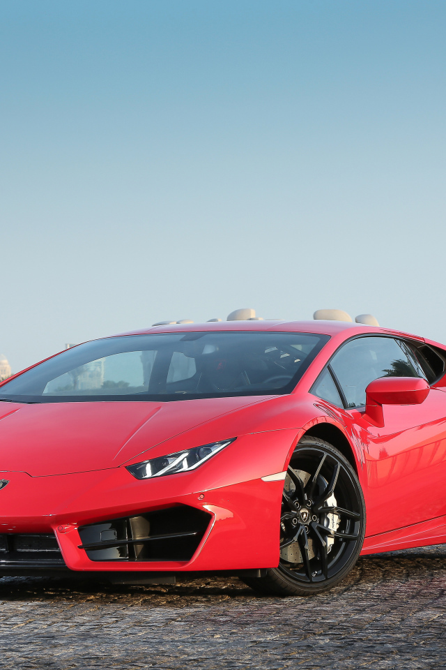 Красный спортивный автомобиль Lamborghini Huracan