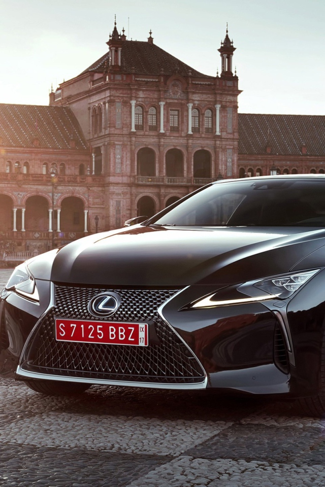 Черный стильный автомобиль Lexus LC 500 