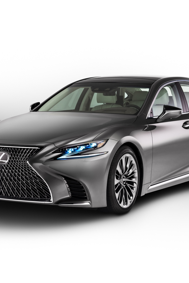 Серебристый автомобиль Lexus Unveils, 2018 на белом фоне