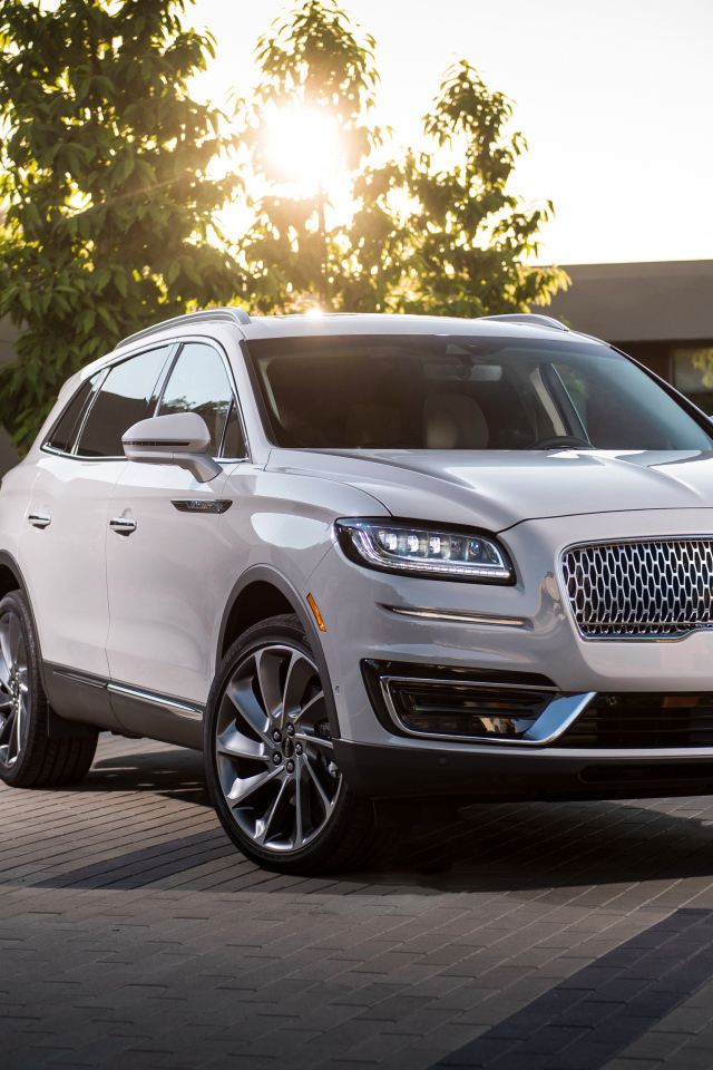 Новый белый внедорожник Lincoln Nautilus, 2019