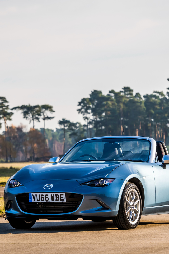 Голубой кабриолет Mazda MX-5 Arctic, 2017 