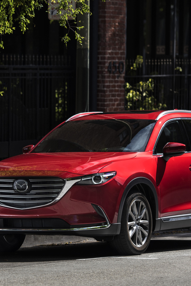 Красный автомобиль Mazda CX-9, 2017 