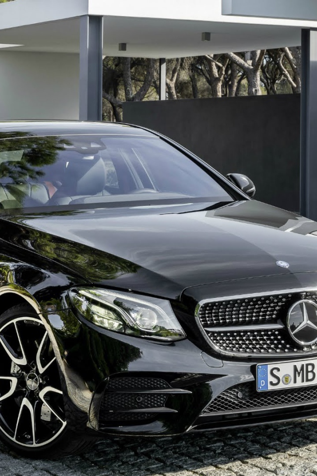 Черный Mercedes E43 AMG 4MATIC 2017 года 