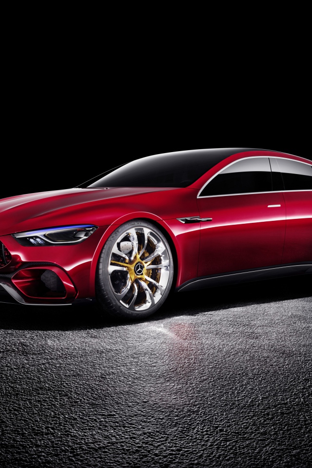 Автомобиль  Mercedes-AMG GT на черном фоне 