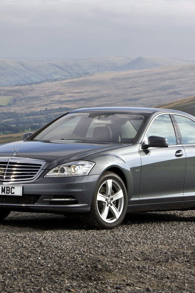 Автомобиль Mercedes-Benz S-Class цвет серебристый металлик 