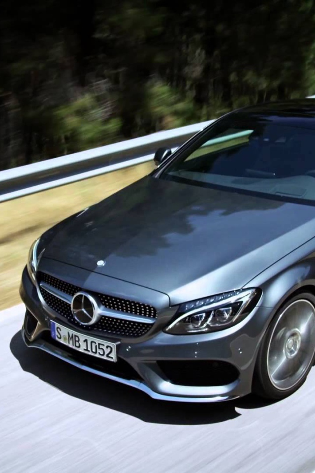 Mercedes-Benz C-Class Coupe 2017 года на трассе 