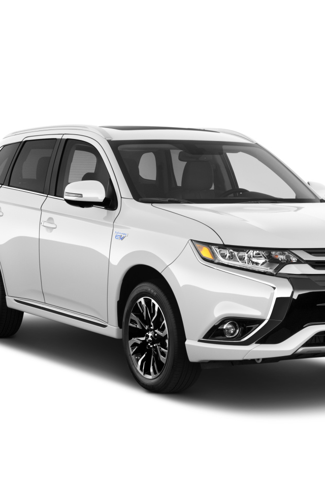 Белый компактный кроссовер Mitsubishi Outlander, 2018