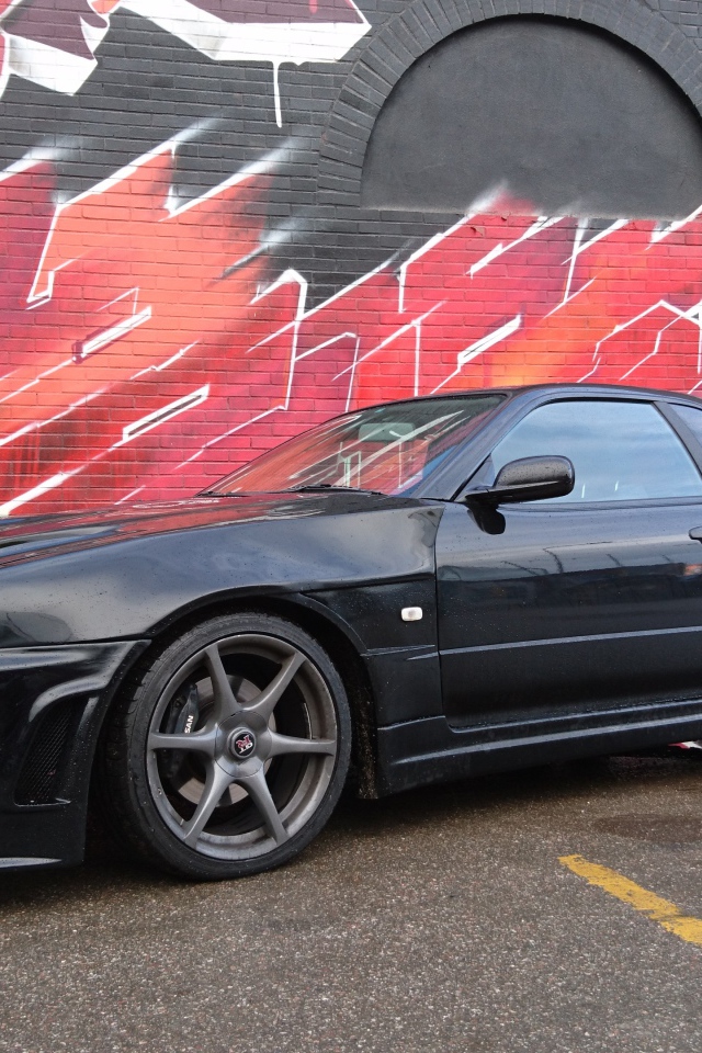 Черный автомобиль Nissan Skyline GT-R R34 