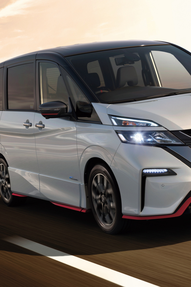 Белый минивэн Nissan Serena Nismo, 2018