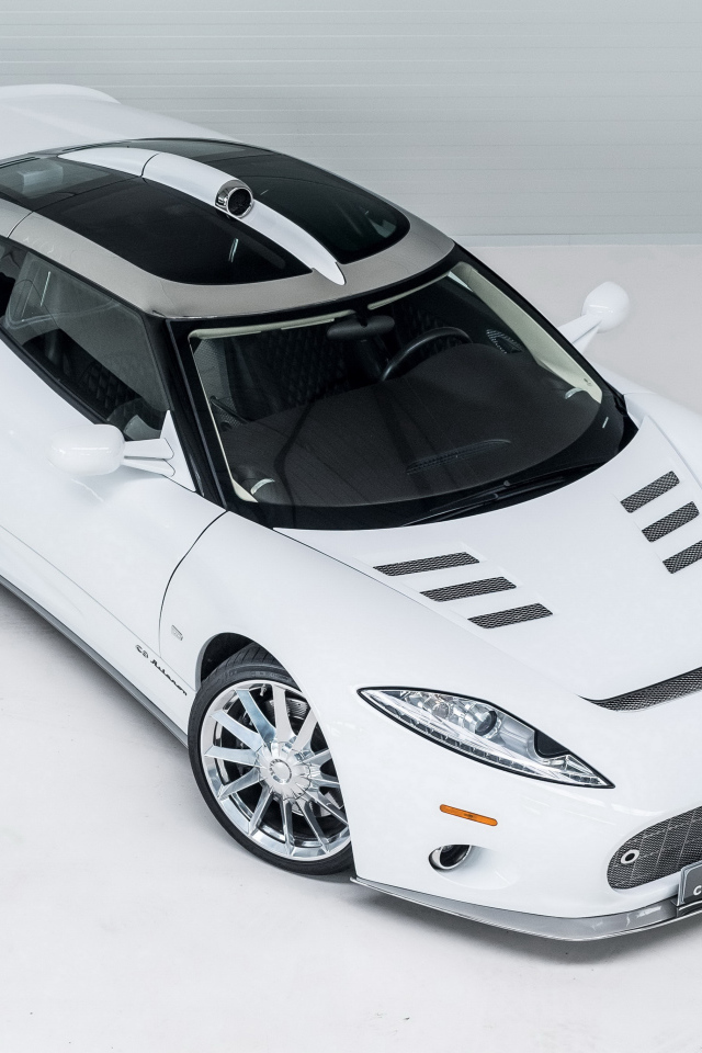 Белый спортивный автомобиль Spyker C8 Aileron, 2017