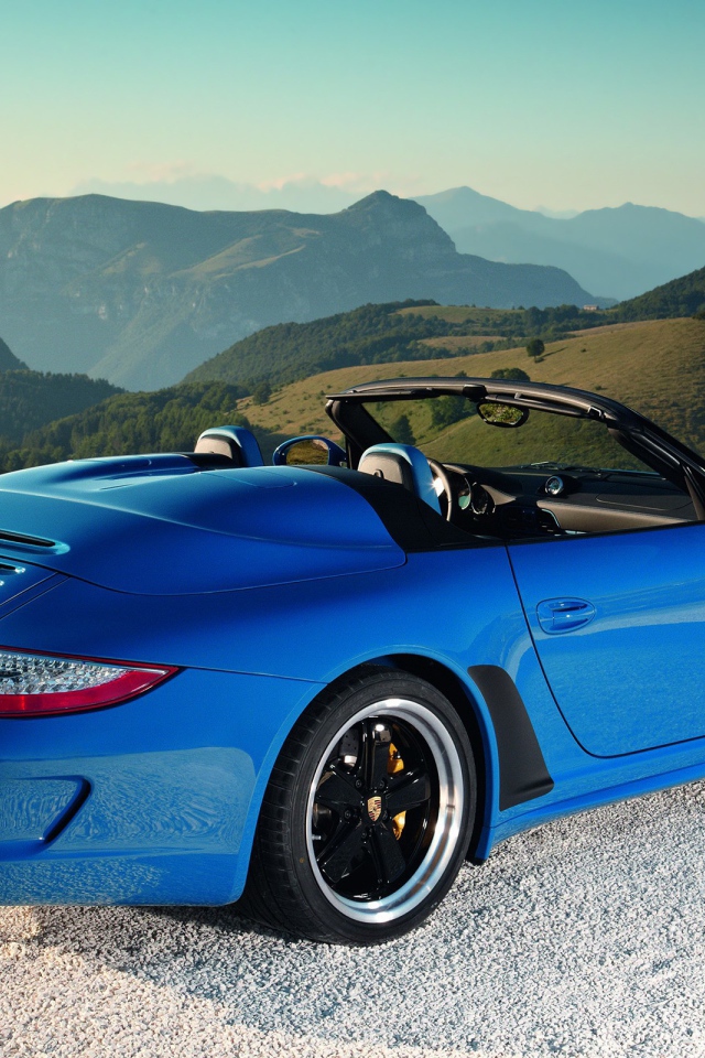 Синий кабриолет Porsche 919, вид сзади 
