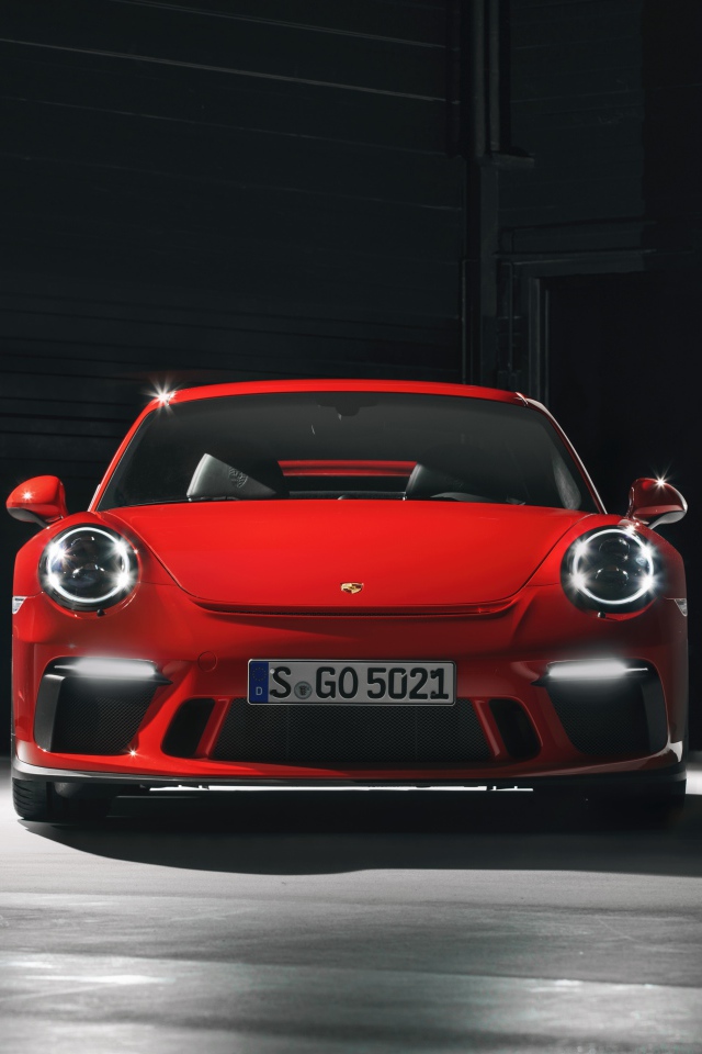 Красный автомобиль Porsche 911 GT3 