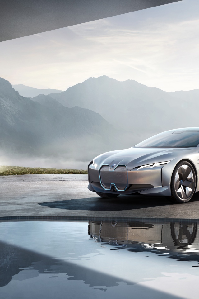 Серебристый электрокар  BMW i Vision Dynamics,  концепт