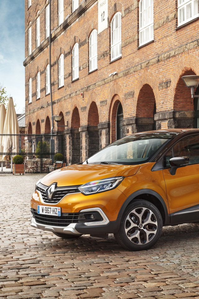 Автомобиль Renault Captur Worldwide, 2017  цвет оранжевый металлик