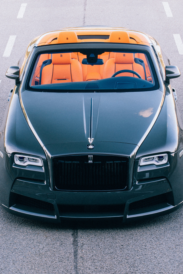 Зеленый автомобиль кабриолет Rolls Royce Dawn, 2018