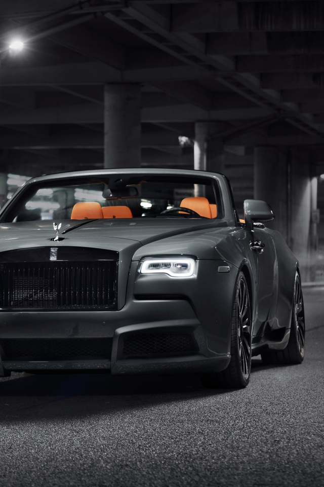 Серебристый автомобиль Rolls-Royce Dawn Overdose, 2017