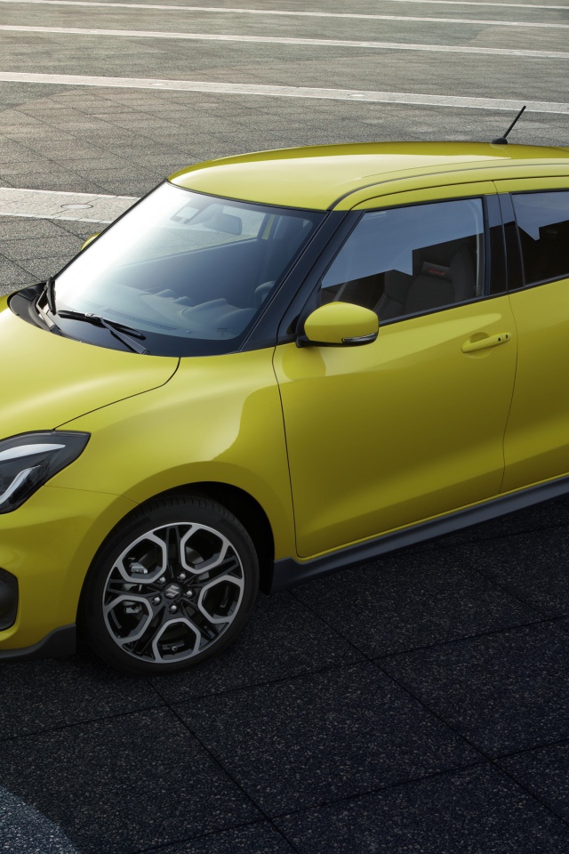 Желтый автомобиль Suzuki Swift Sport, 2018