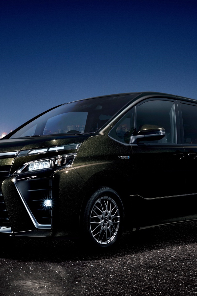 Черный автомобиль Toyota Voxy ZS Hybrid, 2017