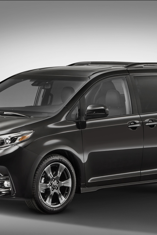 Минивэн Toyota Sienna, 2018 на сером фоне