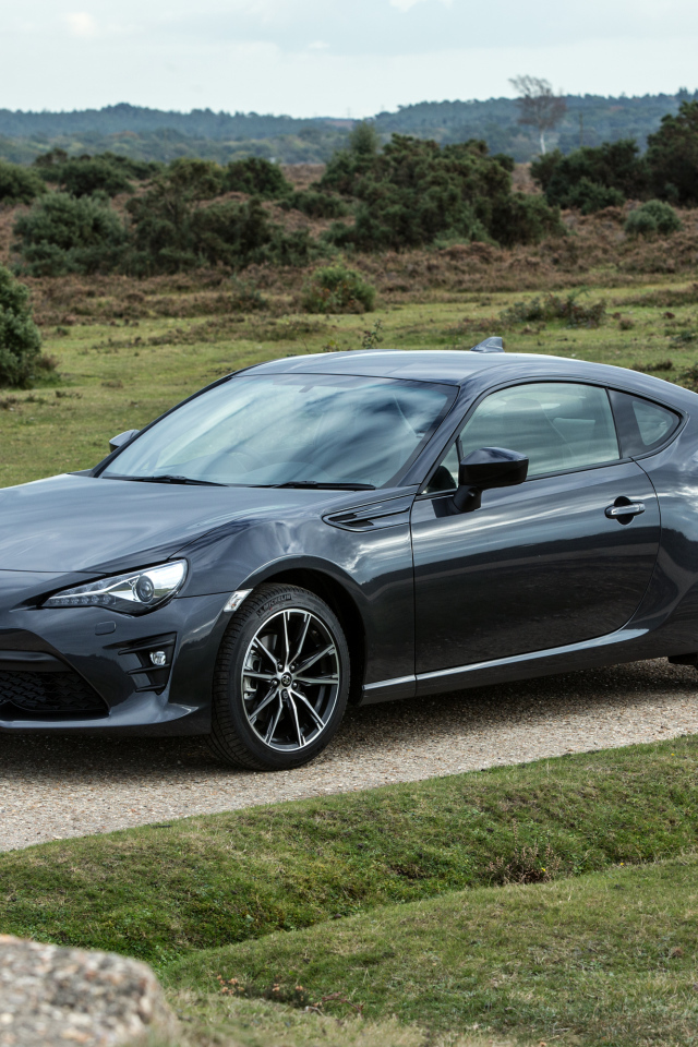 Стильный черный автомобиль Toyota 86