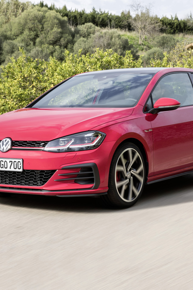 Стильный красный автомобиль Volkswagen Golf GTI 3-door Worldwide (Typ 5G), 2017