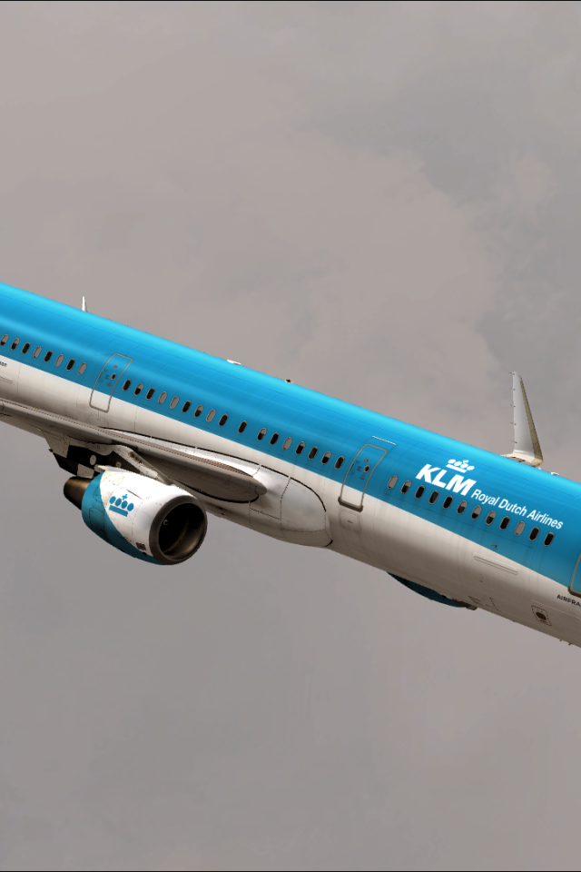 Airbus A321-200 авиакомпании KLM идет на посадку