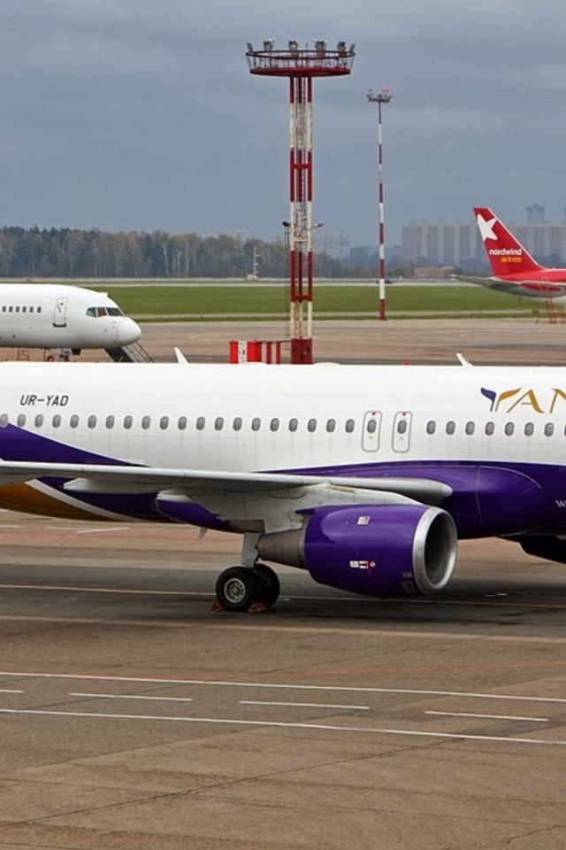 Airbus UR-YAD авиакомпании ЯнЭйр 