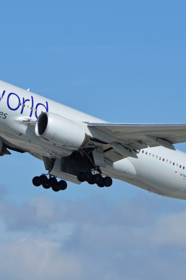 Авиалайнер Boeing 777 авиакомпании American Airlines 