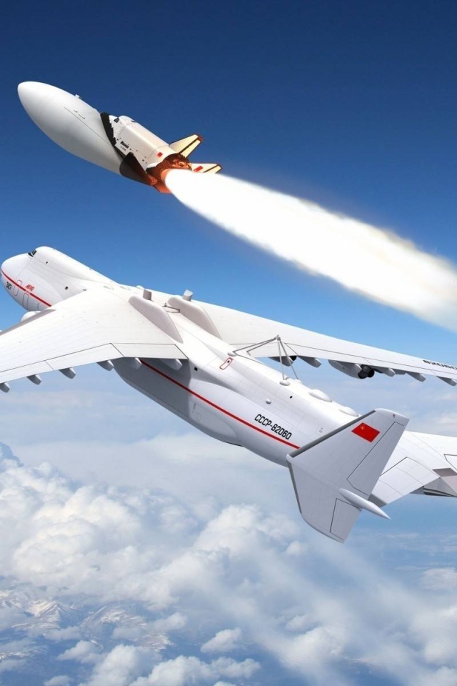 Самолет Ан - 225 Мрия выпускает ракету носитель Буран 