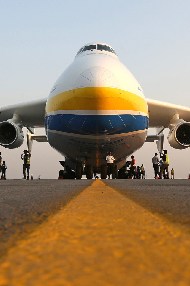 Проверка транспортного самолета АН -  225 Мрия перед взлетом 