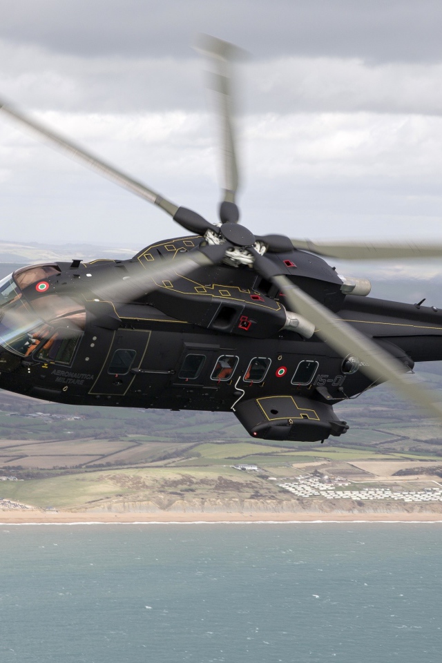 Французский военный вертолет HH-101A Caesar 