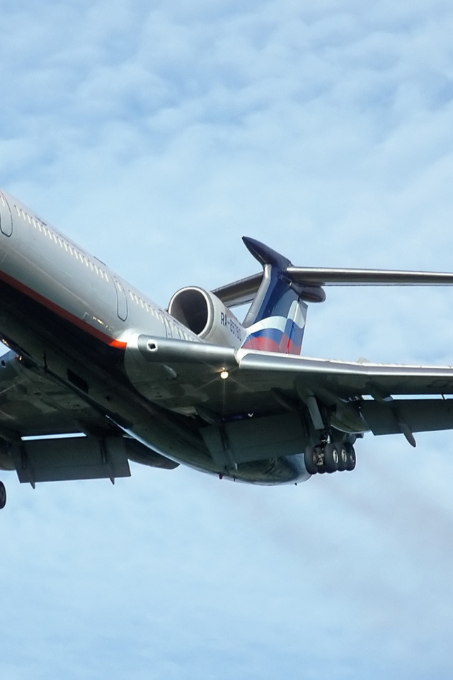 Самолет ТУ-154 российской авиакомпании Аэрофлот на взлете 