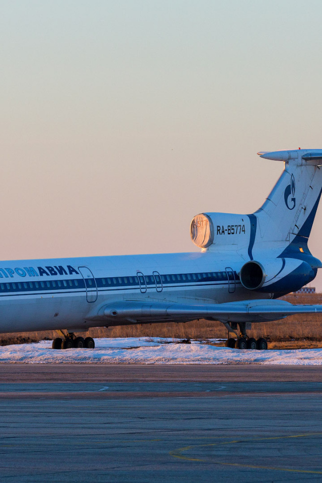 Самолет Ту-154М RA-85774 авиакомпании Газпромавиа 