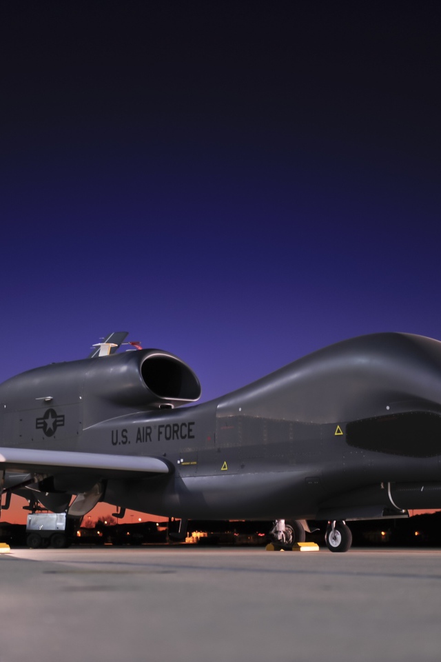 Беспилотный летательный аппарат RQ-4 Global Hawk