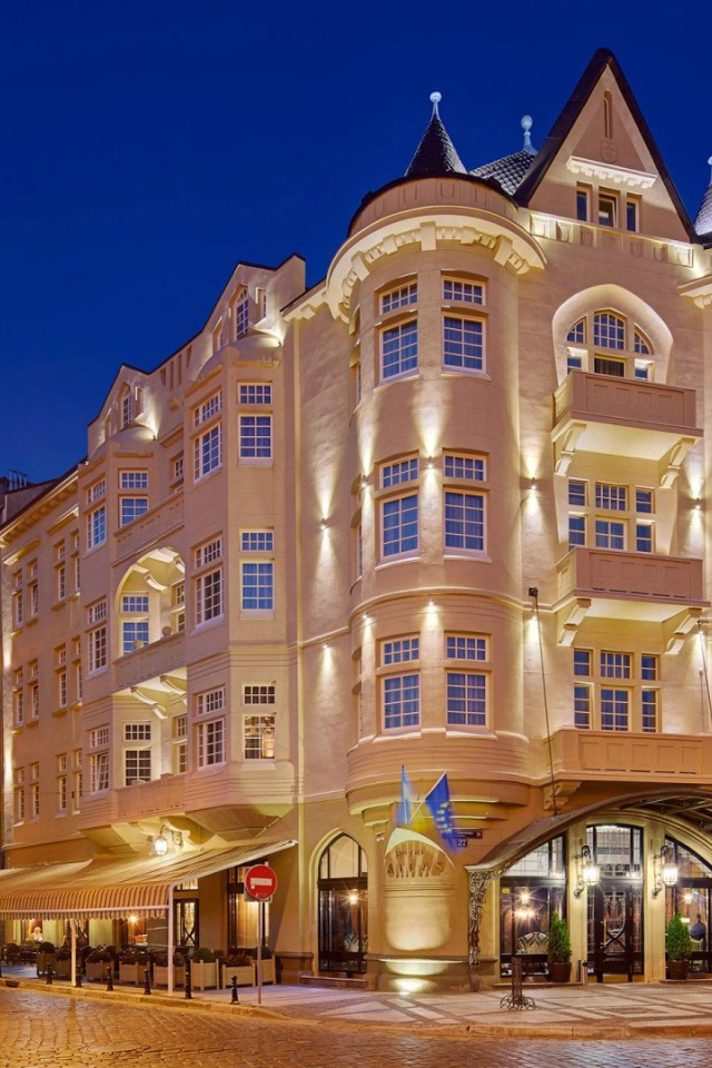 Красивый отель Атлас Делюкс в центре Львова 