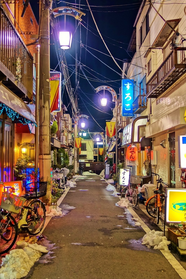 Яркая улица ночного Токио 