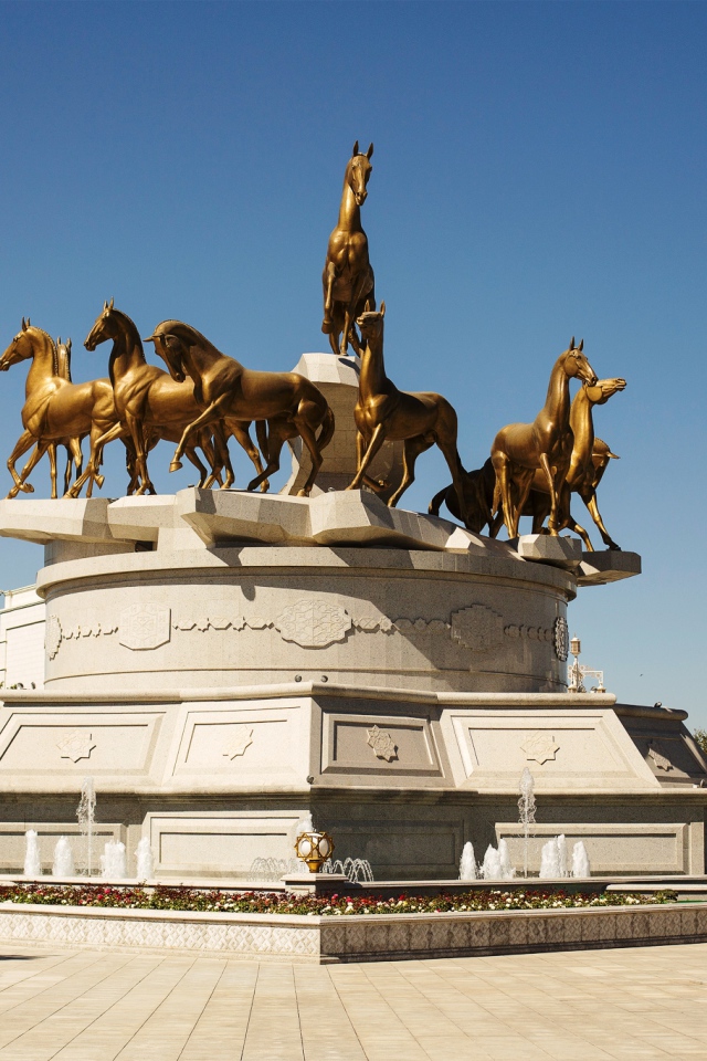 Конная статуя город Ашхабад 
